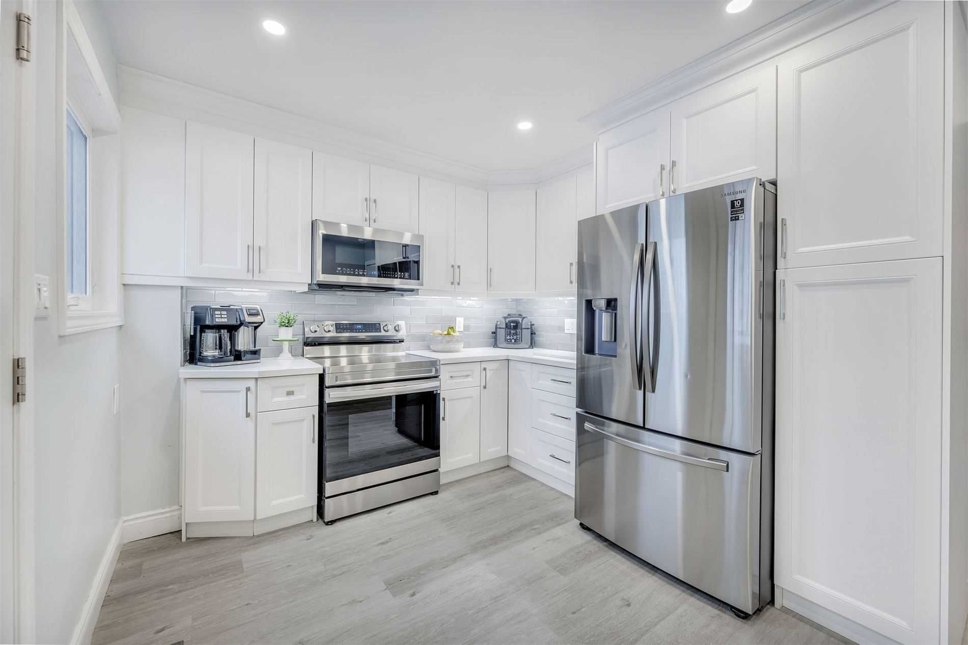 57 Maryknoll Ave, Lindsay - Updated Kitchen